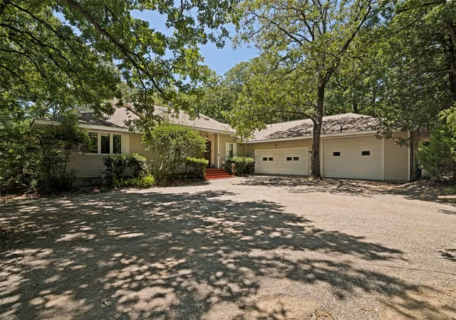Photo 1 of Sale Pending at 2495 Fox Point Cir, Quinlan, TX 75474 | MLS# 21334507 | Listing updated on 2026-07-28