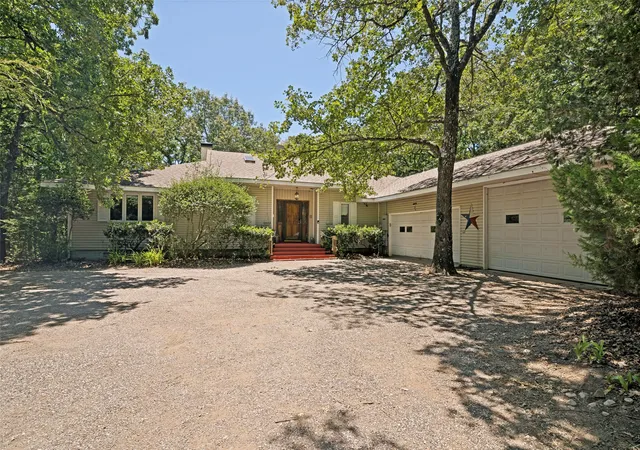 Photo 4 of Sale Pending at 2495 Fox Point Cir, Quinlan, TX 75474 | MLS# 21334507 | Listing updated on 2026-07-28