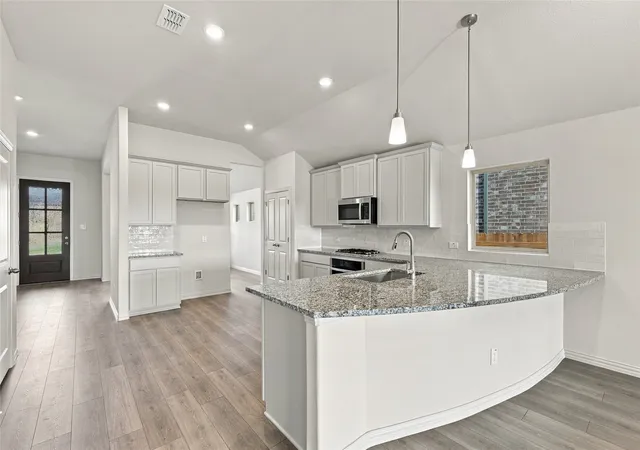Photo 3 of Single family home for sale at 1122 Rothland Ct, Red Oak, TX 75154 | MLS# 21277552 | Listing updated on 2026-09-30