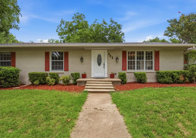 Photo 1 of Single family home for sale at 908 W Westhill Dr, Cleburne, TX 76033 | MLS# 21334386 | Listing updated on 2026-08-30