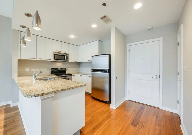 Photo 3 of Condo for sale at 1200 Main St #1002, Dallas, TX 75202 | MLS# 21333273 | Listing updated on 2026-09-24