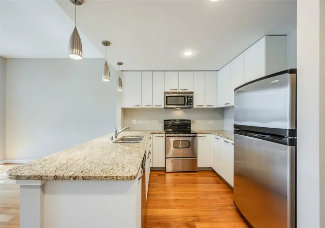 Photo 4 of Condo for sale at 1200 Main St #1002, Dallas, TX 75202 | MLS# 21333273 | Listing updated on 2026-09-24