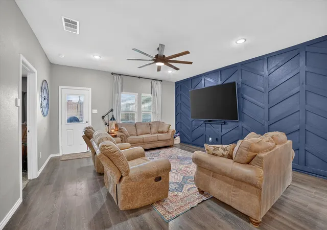 Photo 4 of Single family home for sale at 129 Banner Ave, Royse City, TX 75189 | MLS# 21332494 | Listing updated on 2026-07-18
