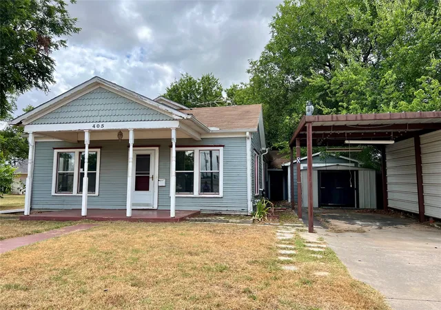 Photo 1 of Single family home for sale at 405 E South, Henrietta, TX 76365 | MLS# 21334660 | Listing updated on 2026-07-18