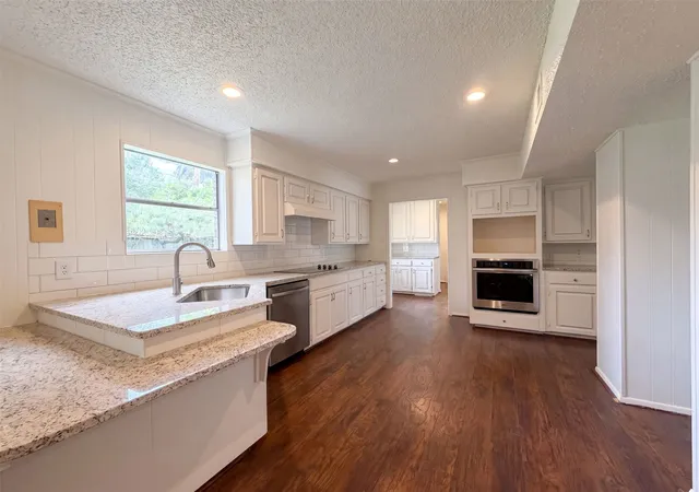 Photo 2 of Sale Pending at 4612 Kenway Ct, Fort Worth, TX 76132 | MLS# 21334674 | Listing updated on 2026-08-14