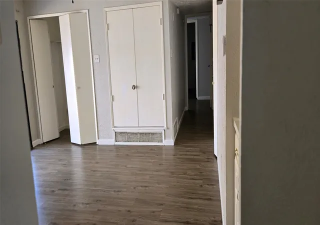 Photo 4 of Single family home for sale at 7322 Long Canyon Trl, Dallas, TX 75249 | MLS# 21334691 | Listing updated on 2026-10-06