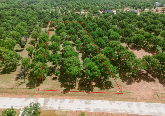 Photo 4 of Sale Pending at 2161 E Landings N, Granbury, TX 76049 | MLS# 21333927 | Listing updated on 2026-08-10
