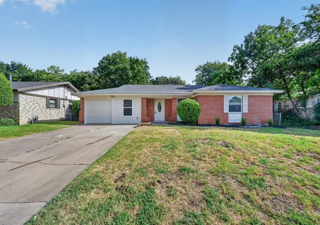 Homes for sale in Euless, TX | 301 E Fuller Dr, Euless, TX 76039 | MLS# 21334521