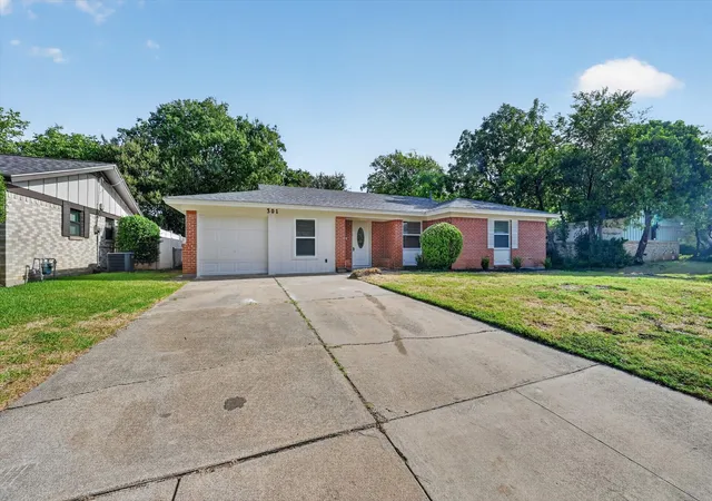 Homes for sale in Euless, TX | 301 E Fuller Dr, Euless, TX 76039 | MLS# 21334521