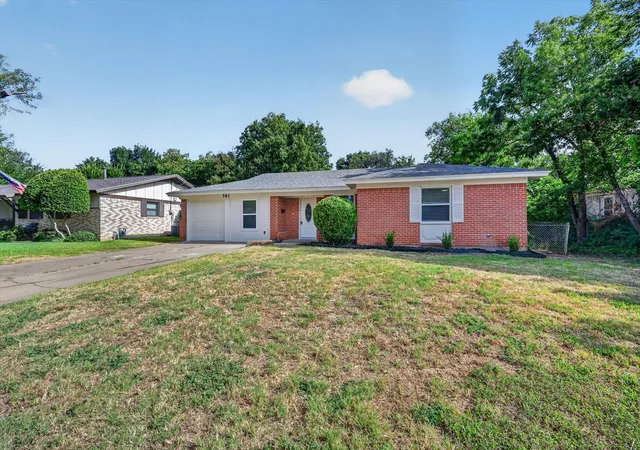 Homes for sale in Euless, TX | 301 E Fuller Dr, Euless, TX 76039 | MLS# 21334521