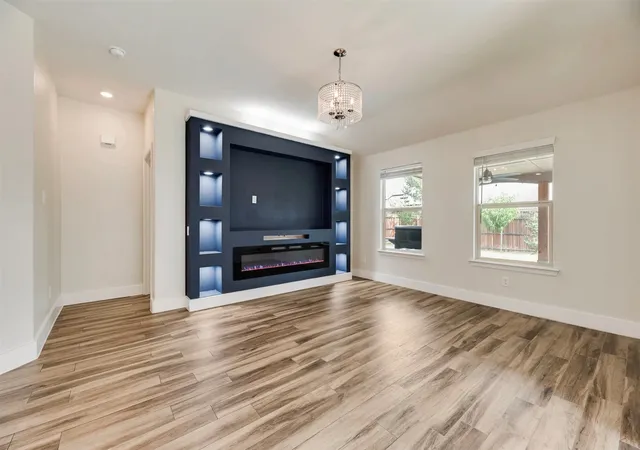 Photo 4 of Sale Pending at 925 Walls Blvd, Crowley, TX 76036 | MLS# 21334173 | Listing updated on 2026-08-31