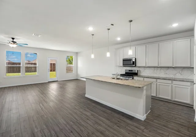Photo 3 of Single family home for sale at 984 Manuel Dr, Fate, TX 75087 | MLS# 21330695 | Listing updated on 2026-10-07