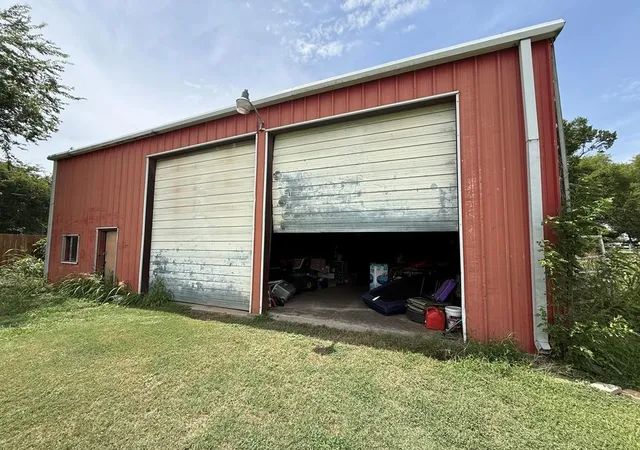 Photo 1 of Sale Pending at 4324 W Park Row Blvd, Corsicana, TX 75110 | MLS# 21334733 | Listing updated on 2026-07-24