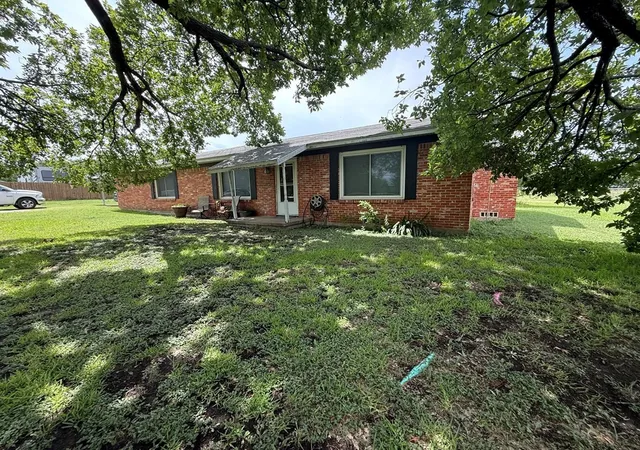 Photo 2 of Sale Pending at 4324 W Park Row Blvd, Corsicana, TX 75110 | MLS# 21334733 | Listing updated on 2026-07-24