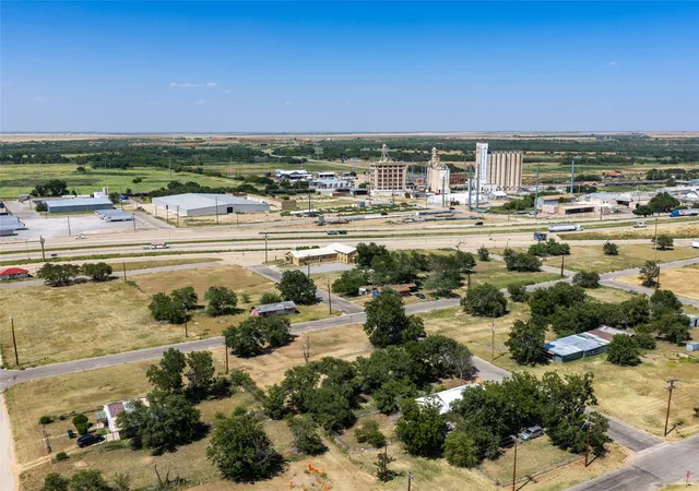 Photo 2 of Land for sale at 1116 Houston St, Vernon, TX 76384 | MLS# 21334741 | Listing updated on 2026-10-06