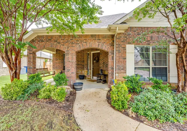 Photo 3 of Single family home for sale at 812 Valley Ridge Rd, Burleson, TX 76028 | MLS# 21333266 | Listing updated on 2026-08-18