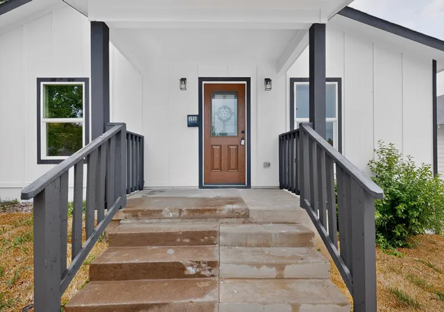 Photo 4 of Single family home for sale at 1531 Iowa Ave, Dallas, TX 75216 | MLS# 21331604 | Listing updated on 2026-08-05