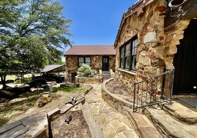 Photo 3 of Single family home for sale at 124 S 3rd St, Jacksboro, TX 76458 | MLS# 21334763 | Listing updated on 2026-08-18