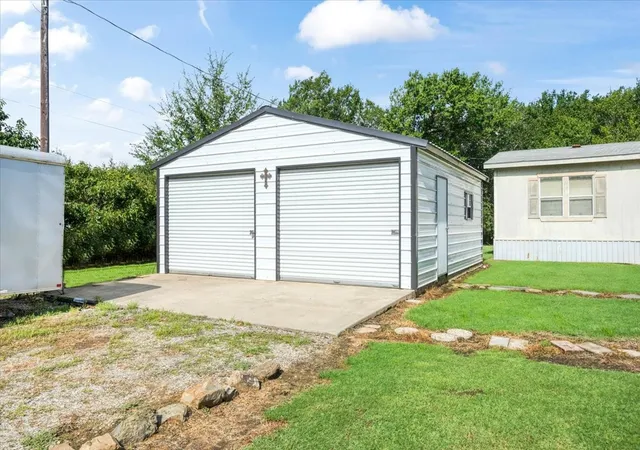 Photo 4 of Manufactured home for sale at 1022 County Road 2295, Telephone, TX 75488 | MLS# 21334749 | Listing updated on 2026-07-22