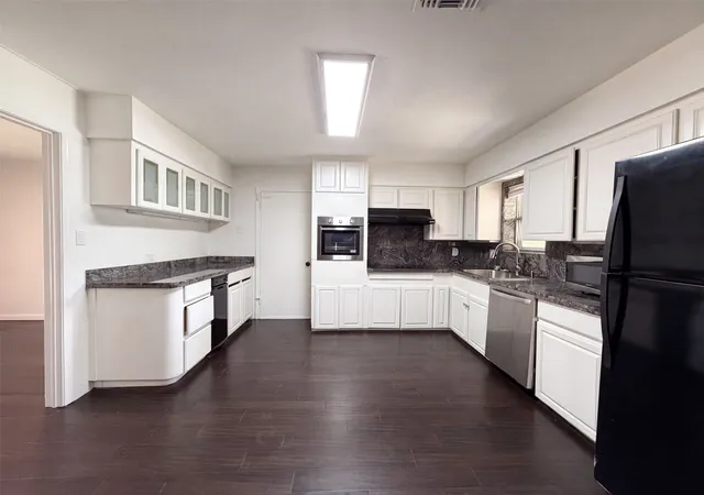 2nd image of 725 Ridgecrest Dr, Irving, TX 75060 | MLS# 21334790