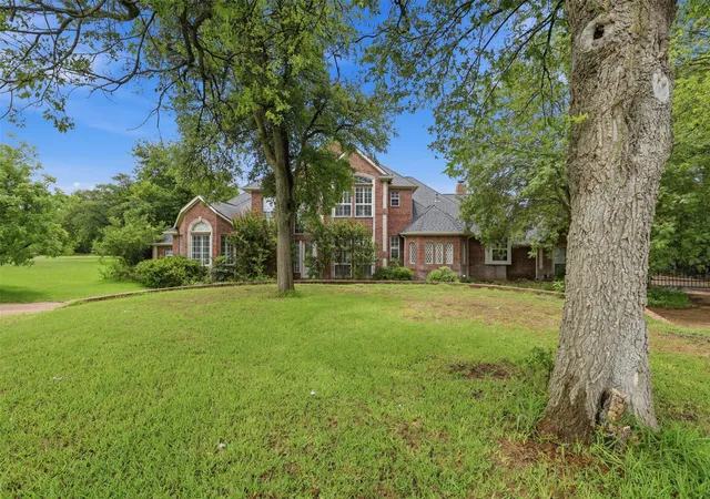 Photo 2 of Single family home for sale at 351 Cattlebaron Parc Dr, Fort Worth, TX 76108 | MLS# 21332417 | Listing updated on 2026-07-18