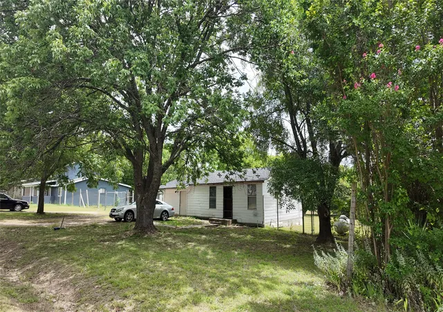 Photo 1 of Single family home for sale at 327 S Overlook Dr, Red Oak, TX 75154 | MLS# 21334829 | Listing updated on 2026-08-26