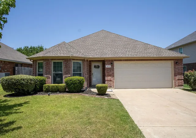 Photo 2 of Single family home for sale at 1613 Cowtown Dr, Mansfield, TX 76063 | MLS# 21334830 | Listing updated on 2026-10-03