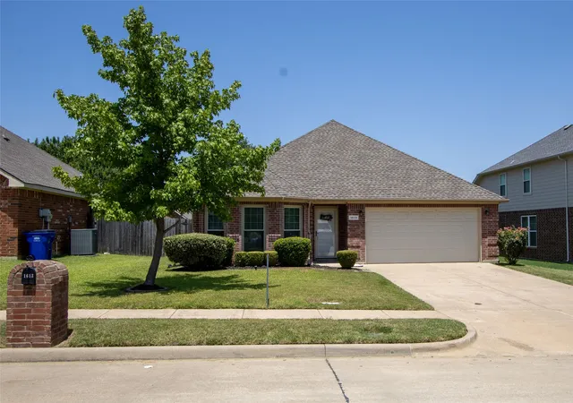 Photo 3 of Single family home for sale at 1613 Cowtown Dr, Mansfield, TX 76063 | MLS# 21334830 | Listing updated on 2026-10-03