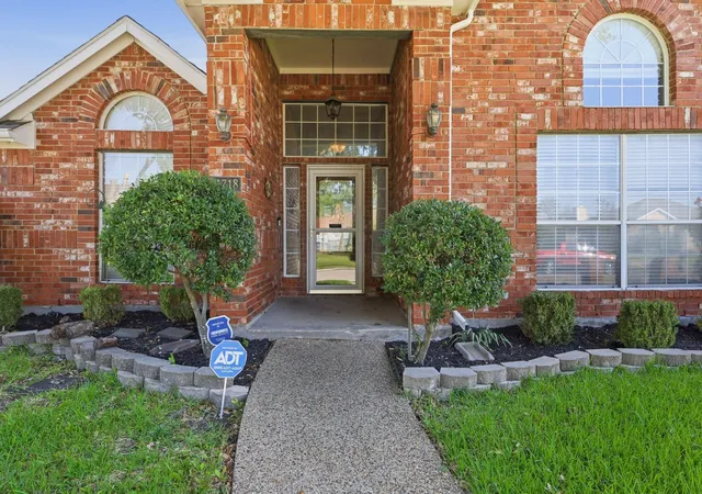 Photo 2 of Single family home for sale at 1718 Creek Valley Rd, Mesquite, TX 75181 | MLS# 21334468 | Listing updated on 2026-09-18