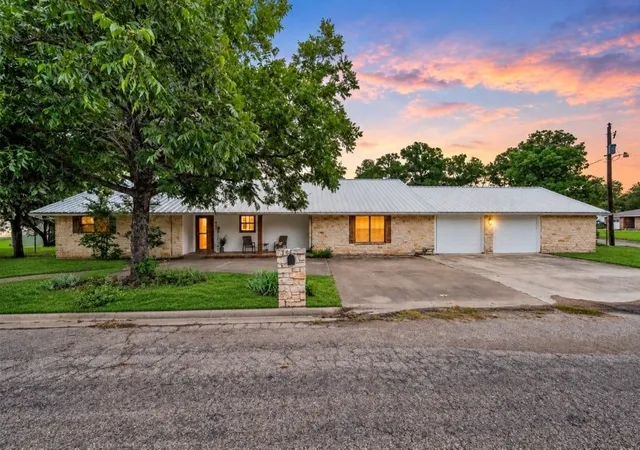 Single family home for sale at 401 N Avenue V, Clifton, TX 76634 | MLS# 21331304