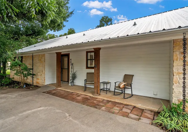 Photo 2 of Single family home for sale at 401 N Avenue V, Clifton, TX 76634 | MLS# 21331304 | Listing updated on 2026-10-04