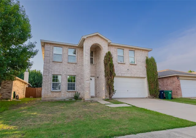 Photo 1 of Single family home for sale at 5718 Green Ivy Rd, Denton, TX 76210 | MLS# 21334671 | Listing updated on 2026-07-22