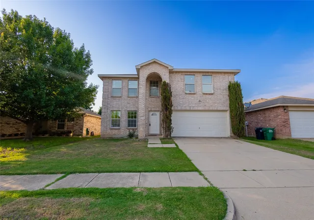 Photo 2 of Single family home for sale at 5718 Green Ivy Rd, Denton, TX 76210 | MLS# 21334671 | Listing updated on 2026-07-22