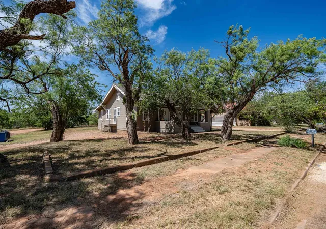 Photo 3 of Single family home for sale at 720 E Mcharg St, Stamford, TX 79553 | MLS# 21334134 | Listing updated on 2026-08-31