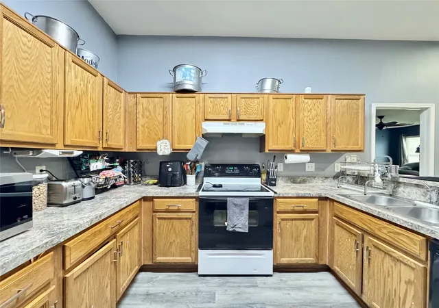 Photo 3 of Single family home for sale at 123 Breanna Wy, Waxahachie, TX 75165 | MLS# 21334577 | Listing updated on 2026-07-18