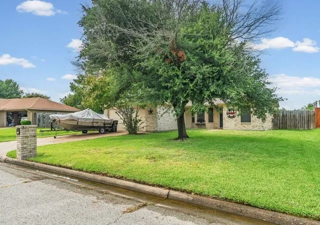 Photo 3 of Single family home for sale at 3712 Peperport Dr, Greenville, TX 75402 | MLS# 21334695 | Listing updated on 2026-09-16
