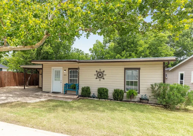 Photo 2 of Single family home for sale at 403 Walnut St, Grandview, TX 76050 | MLS# 21334193 | Listing updated on 2026-08-22