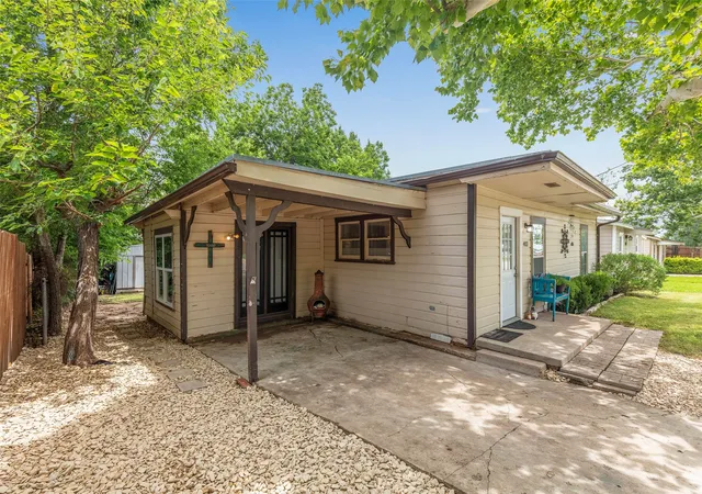 Photo 3 of Single family home for sale at 403 Walnut St, Grandview, TX 76050 | MLS# 21334193 | Listing updated on 2026-08-22