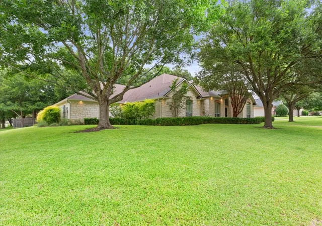 Photo 2 of Single family home for sale at 501 Sienna Bend Trl, Mc Gregor, TX 76657 | MLS# 21334909 | Listing updated on 2026-08-31