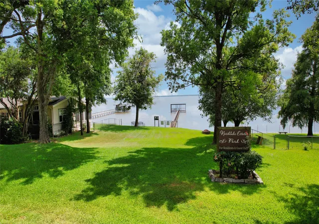Photo 3 of Manufactured home for sale at 10245 Northlake Cir, Kemp, TX 75143 | MLS# 21333178 | Listing updated on 2026-09-27