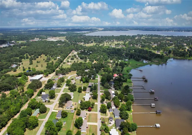 Photo 40 of Manufactured home for sale at 10245 Northlake Cir, Kemp, TX 75143 | MLS# 21333178 | Listing updated on 2026-09-27