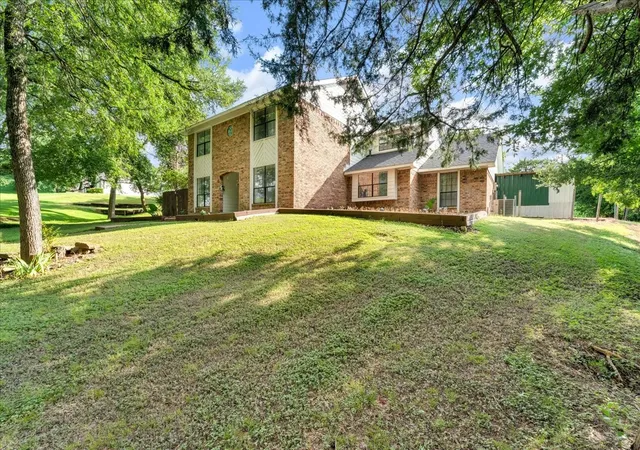 Photo 4 of Single family home for sale at 392 Creekwood Dr, Lancaster, TX 75146 | MLS# 21331825 | Listing updated on 2026-08-22