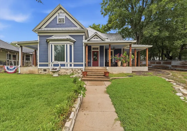 Photo 2 of Single family home for sale at 415 S Rice St, Hamilton, TX 76531 | MLS# 21331495 | Listing updated on 2026-09-29