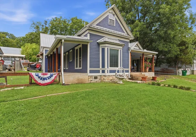 Photo 3 of Single family home for sale at 415 S Rice St, Hamilton, TX 76531 | MLS# 21331495 | Listing updated on 2026-09-29