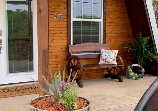 Photo 2 of Single family home for sale at 1011 Pawnee Trl, Granbury, TX 76048 | MLS# 21334964 | Listing updated on 2026-08-31