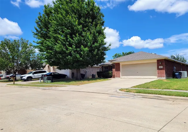 Photo 2 of Single family home for sale at 8033 Summer Stream Dr, Fort Worth, TX 76134 | MLS# 21331612 | Listing updated on 2026-07-18