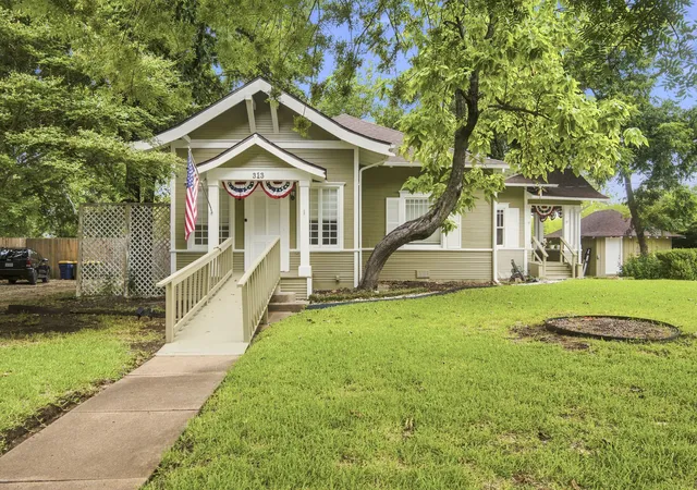 Photo 1 of Single family home for sale at 313 Corsicana St, Hillsboro, TX 76645 | MLS# 21325470 | Listing updated on 2026-08-13