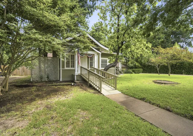 Photo 2 of Single family home for sale at 313 Corsicana St, Hillsboro, TX 76645 | MLS# 21325470 | Listing updated on 2026-08-13