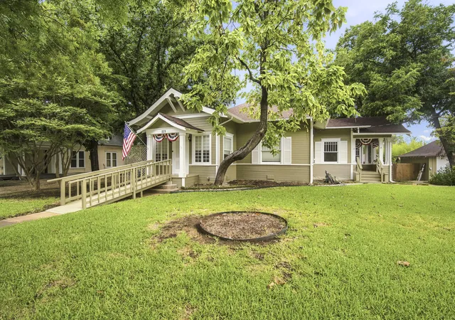 Photo 3 of Single family home for sale at 313 Corsicana St, Hillsboro, TX 76645 | MLS# 21325470 | Listing updated on 2026-08-13