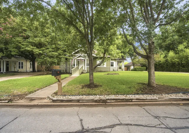 Photo 3 of Single family home for sale at 313 Corsicana St, Hillsboro, TX 76645 | MLS# 21325470 | Listing updated on 2026-08-13